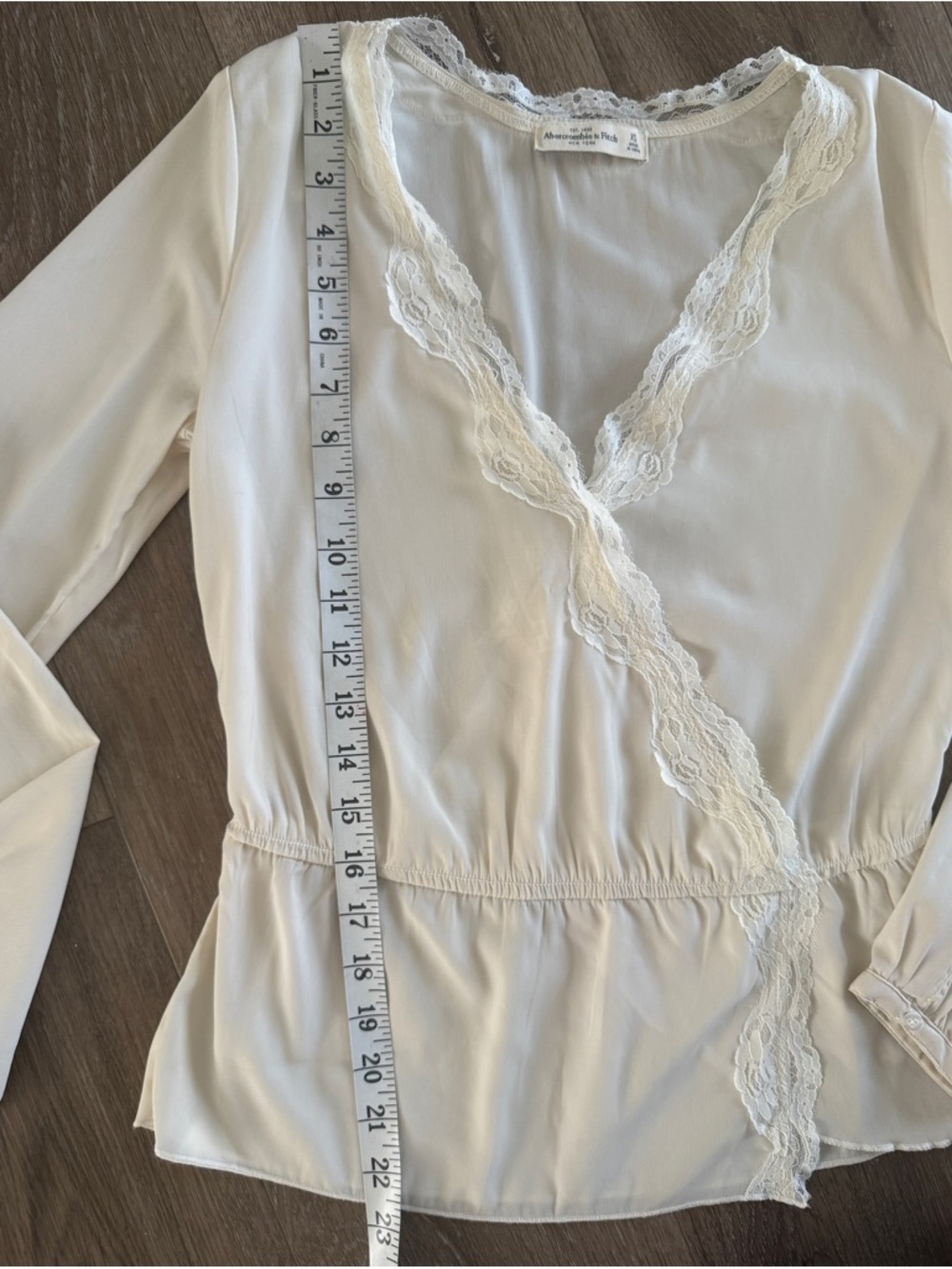 Abercrombie & Fitch Cream Lace Wrap Blouse XS Long Sleeve Feminine Top - Picture 3 of 6